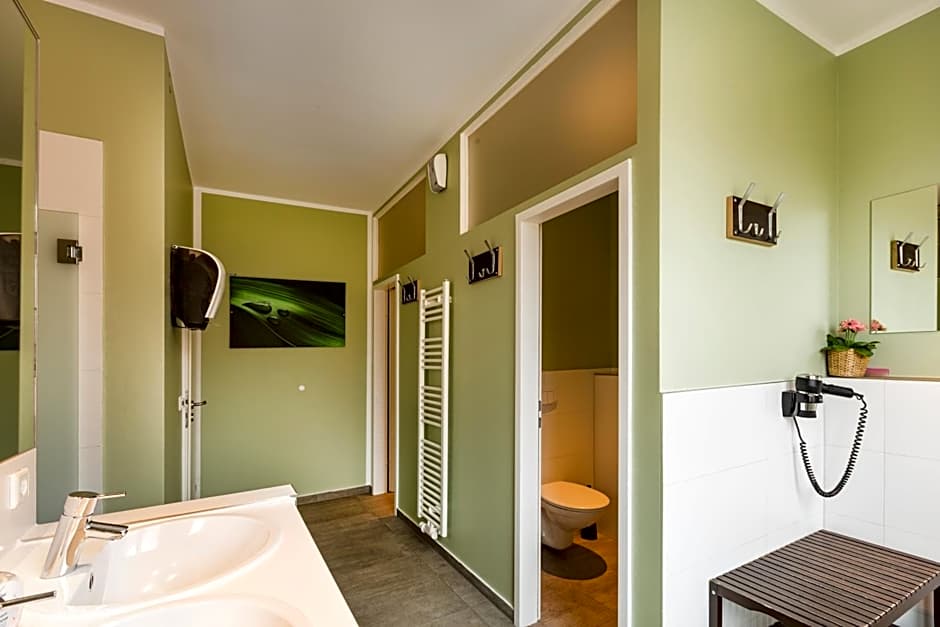 Five Reasons Hostel & Hotel