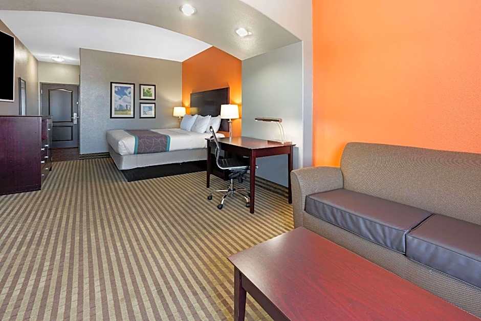 La Quinta Inn & Suites by Wyndham Bush Intercontinental Airport East