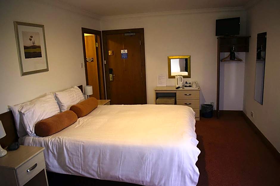 GOLF View Hotel & Macintosh Restaurant