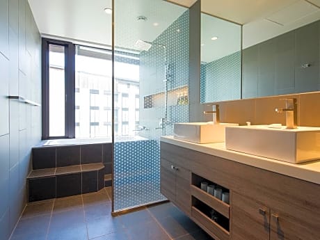 3-Bedroom Mountain View Apartment
