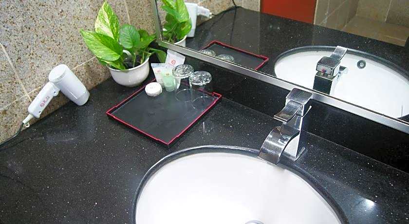 Tang Dynasty Bay Hotel Sepanggar