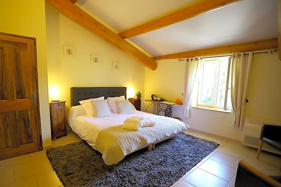 Maison CHENET - Les Chambres Entre Vigne et Garrigue - Teritoria
