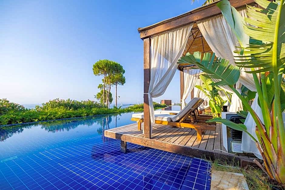 LAUR HOTELS Experience & Elegance