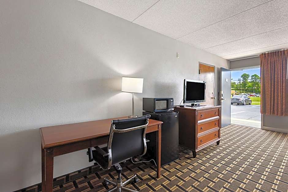 Relax inn by OYO Greeneville Near Hwy US-321