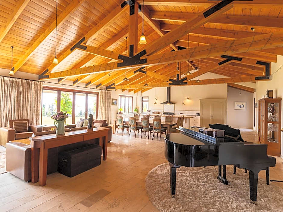 Mt Cook Lakeside Retreat