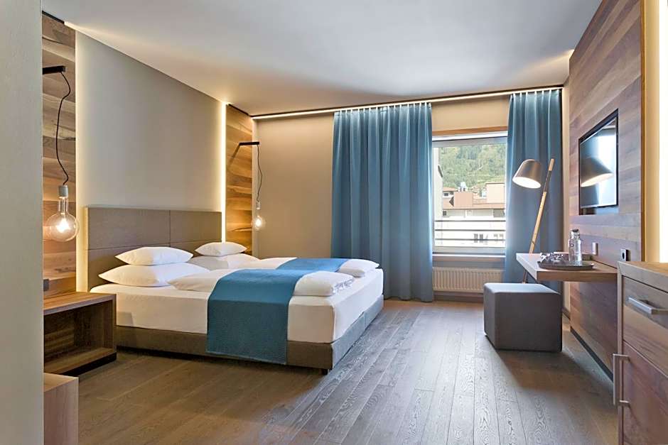 Photo 1 of 9 of Junior Suite