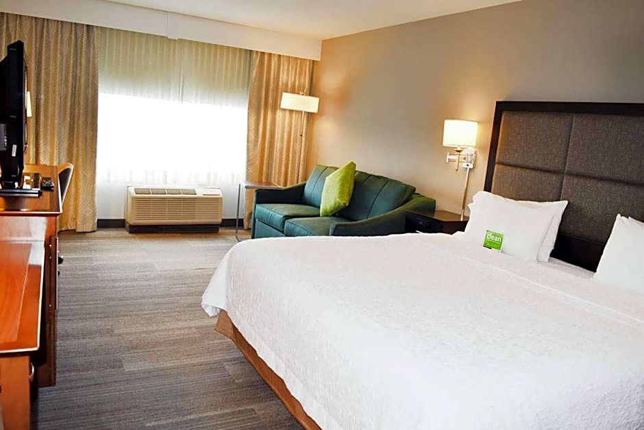 Hampton Inn & Suites By Hilton Calgary University Northwest