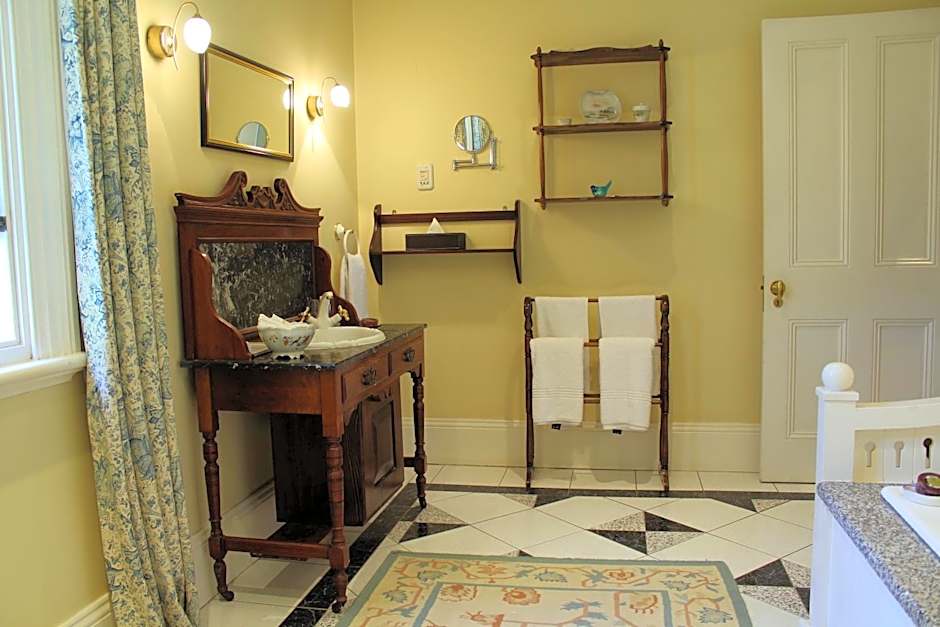 Hacklewood Hill Country House