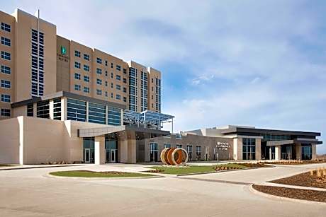 1 King 2 Room Suite Mobility Access Ri Shwr Wifi Avl-sleeper Sofa-microwave-refrigerator Comp Cooked