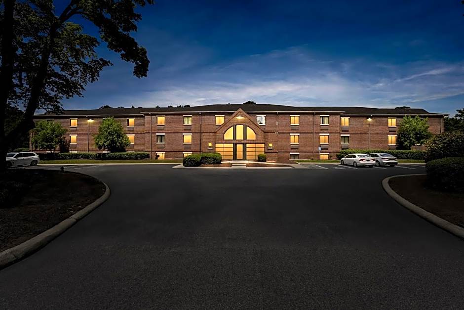 Suburban Studios Cary - RDU Airport