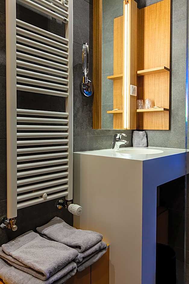 Logis Hotel Restaurant La Tour