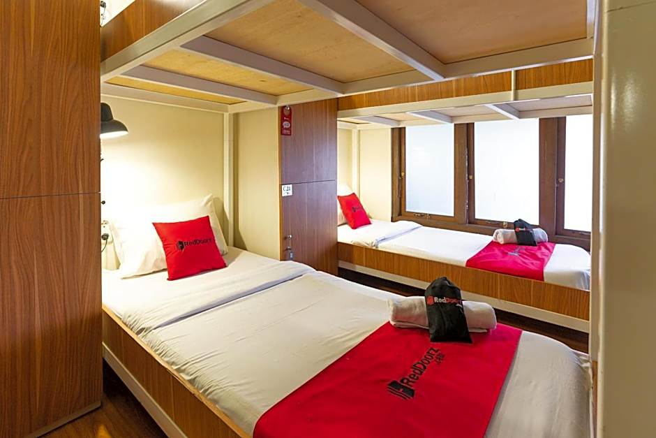 RedDoorz Hostel @ Dago 2