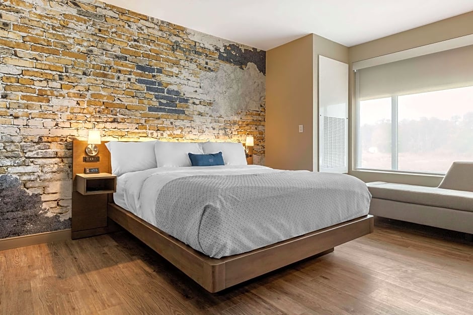 Photo 1 of 5 of 1 King Bed Suite, Accessible