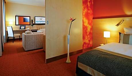 King Suite with waterpark Access ( 2 Adults +  2 Children)