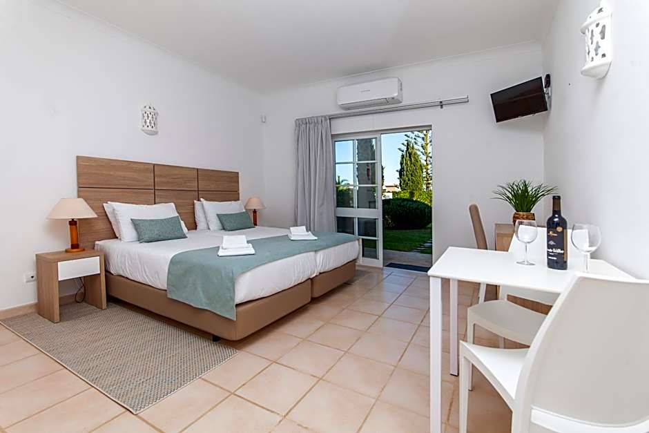 Atalaia Sol Aparthotel - tennis & heated pool in winter