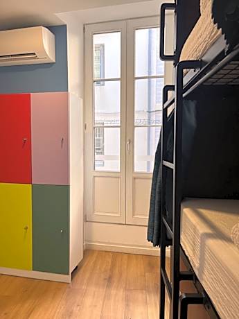 Bunk Bed in 6 Female Dormitory Room