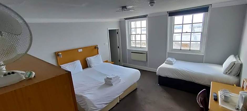 Royal Hotel, Bar & Grill