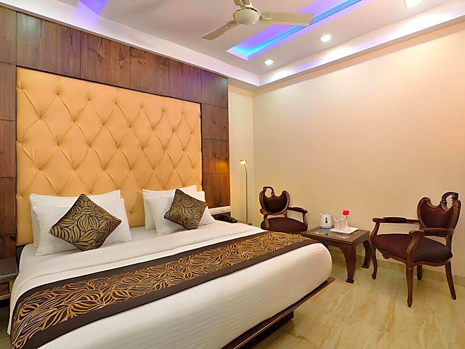 HOTEL DELHI 55 @ NEW DELHI RAILWAY STATION                                                      