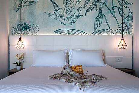 Deluxe Suite with Partial Sea View