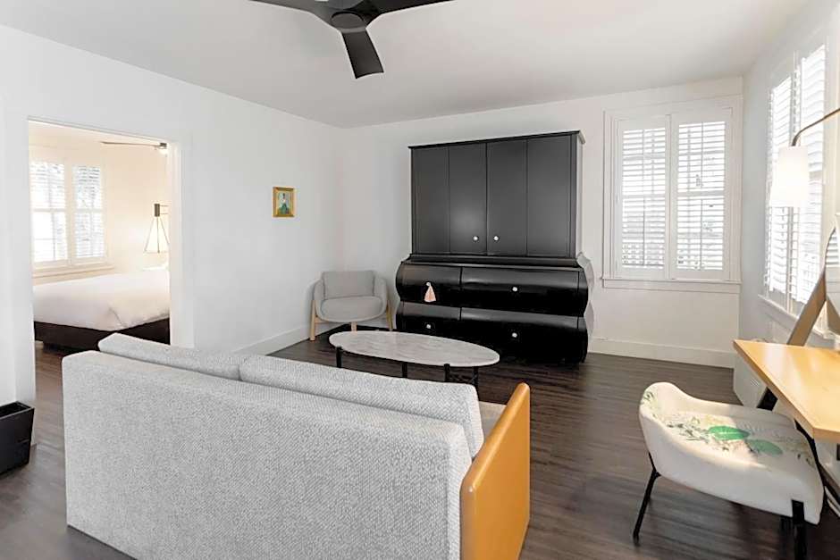 Lighthouse Hotel - Key West Historic Inns