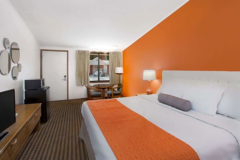 Howard Johnson by Wyndham Wilmington