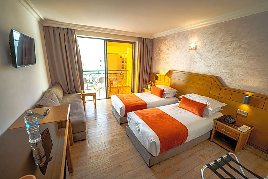 Photo 1 of 2 of 1 Double Bed or 2 Beds, Sea View