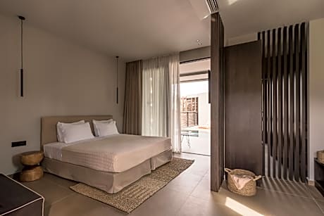 Suite with Private Sharing Pool Garden View