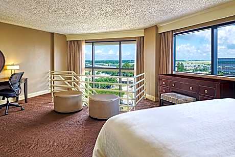 Club level, 1 Bedroom Bi-level Suite, 1 King