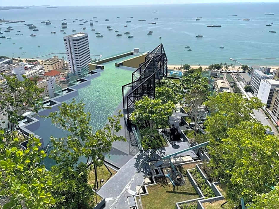 The Edge Central Pattaya เอดจ์ เซ็นทรัล พัทยากลาง