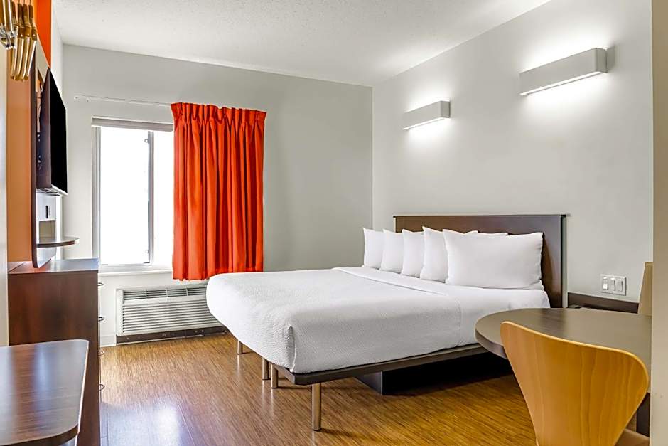 Motel 6-Swift Current, SK