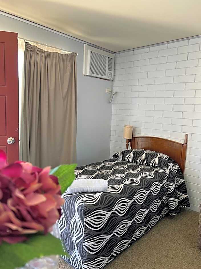 Century Motor Inn, Finley