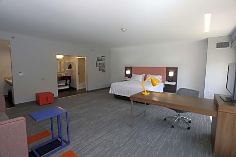 1 King Bed Study With Sofabed Nonsmoking