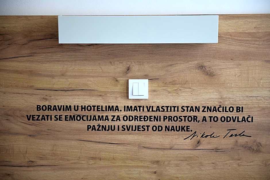 Hotel Argument