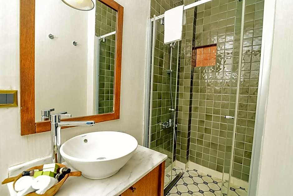 ZEYHOUSE ALACATI