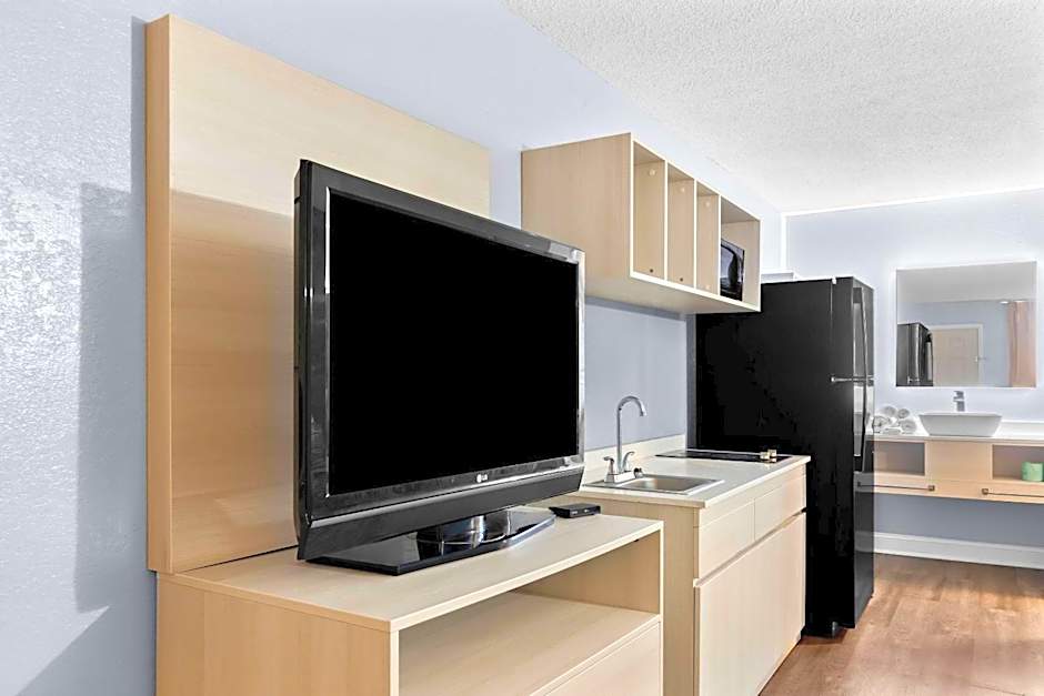 Suburban Studios Brunswick I-95