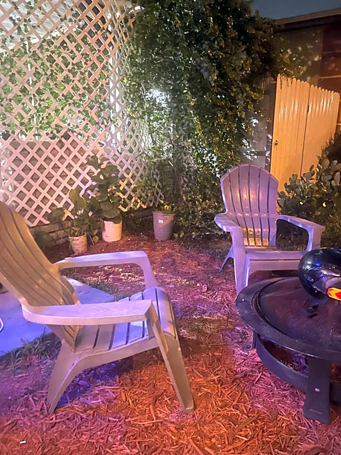 Miami Vibes "Hostel-Like" Shared Room