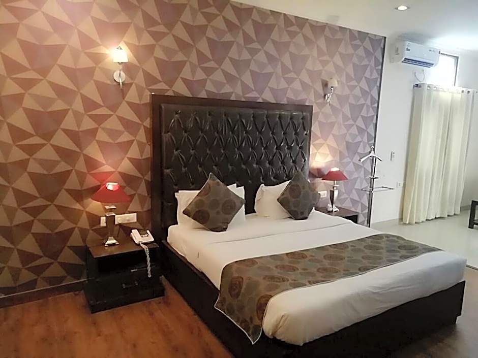 Mansarover Paradise Hotel