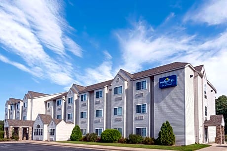 Microtel Inn & Suites by Wyndham Rice Lake