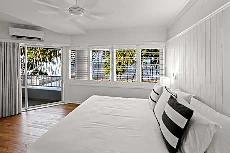 4 Bedroom Beach Front Apartment - Free Parking, WiFi and Daily Beach Yoga