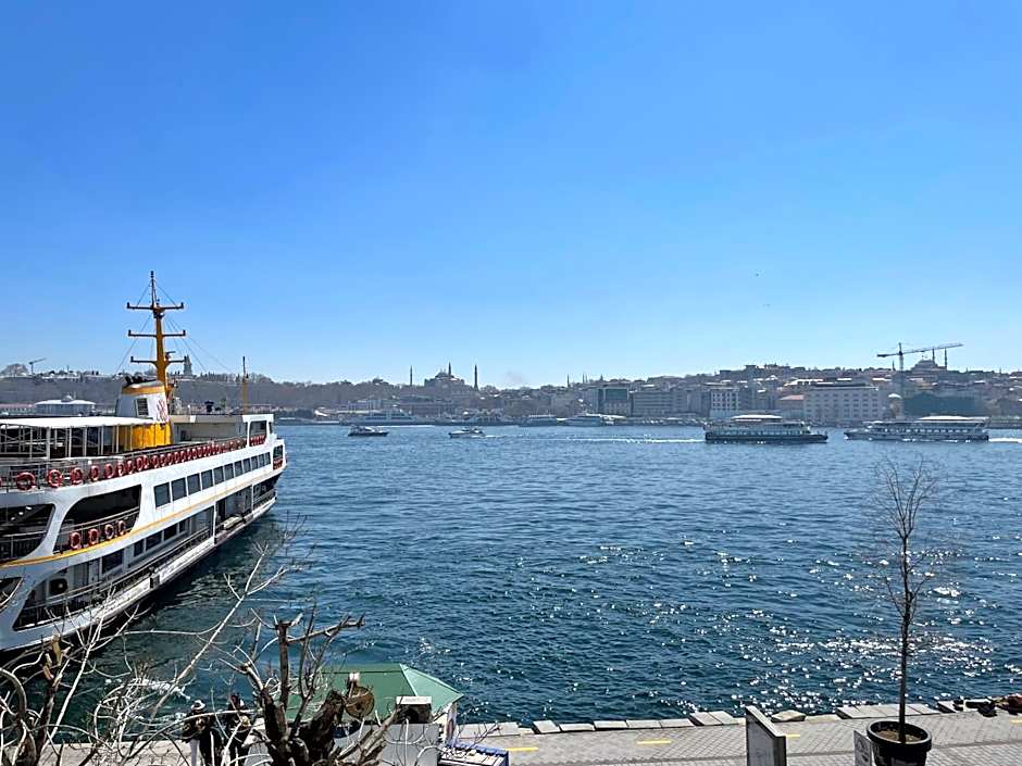 Weingart Seaside Hotel