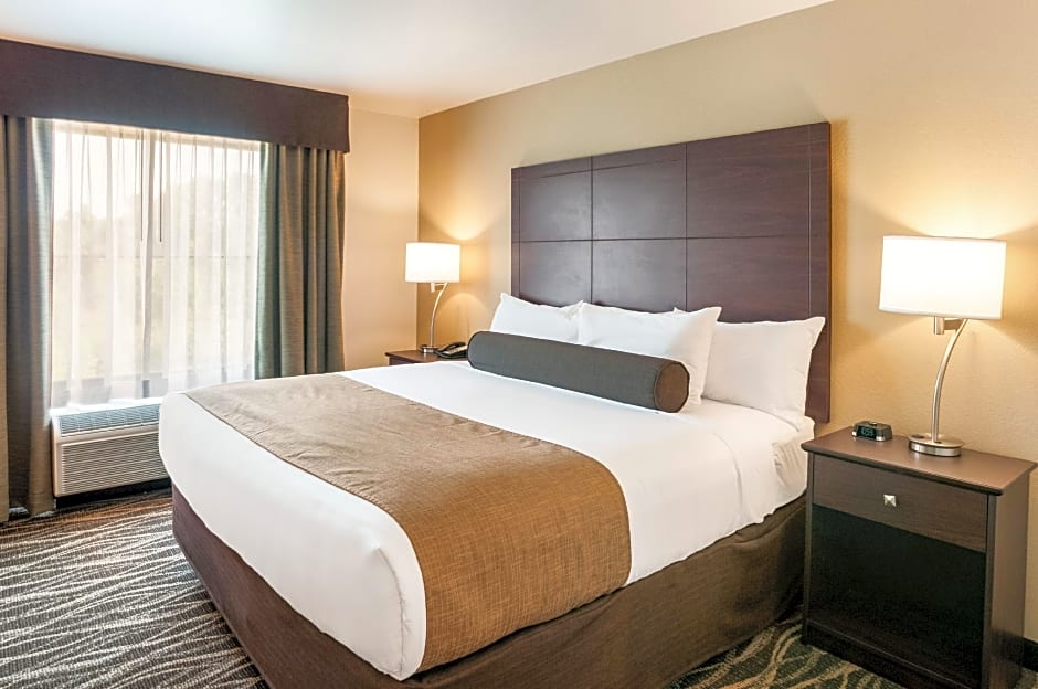 Cobblestone Inn & Suites  Fairfield Bay