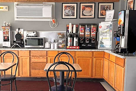 Travelodge by Wyndham Bloomington 