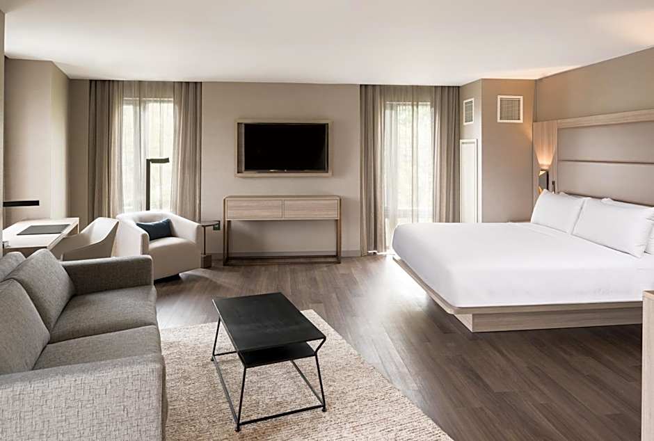 AC Hotel by Marriott Boston Cleveland Circle