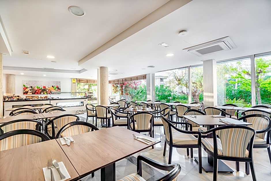 Aparthotel Flora