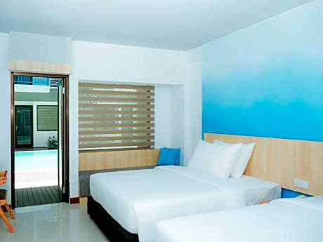 Deluxe Twin Room with Pool Access