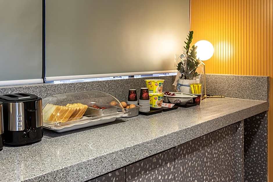 Brown Dot Gijang Yeonhwari