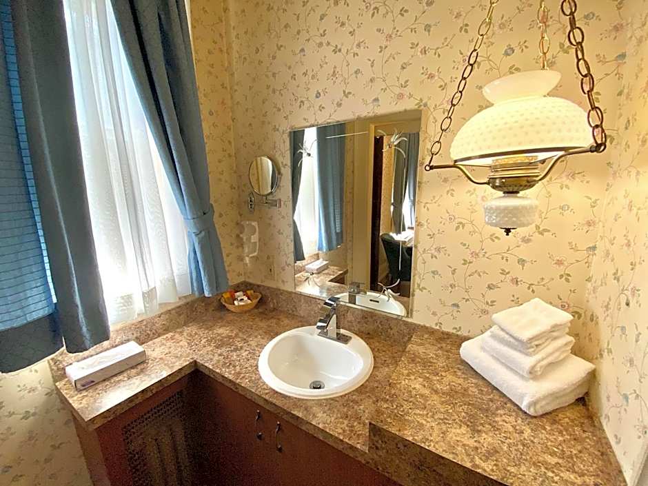 Le Chateau de Pierre - Par Aneyro