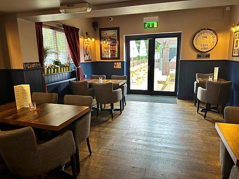 The Prince Albert Pub & Hotel with onsite FREE PARKING 2 minutes from Legoland