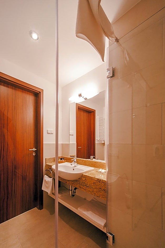 Photo 1 of 14 of Premium Double or Twin Room