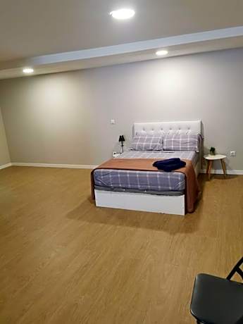 Deluxe Room (2 Adults + 1 Child)